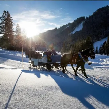 Haus Traudl ベッド・アンド・ブレックファスト フィルツモース